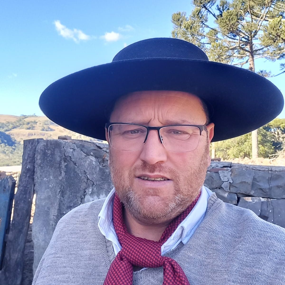 Alex Sander Godinho Corrêa | Apresentador