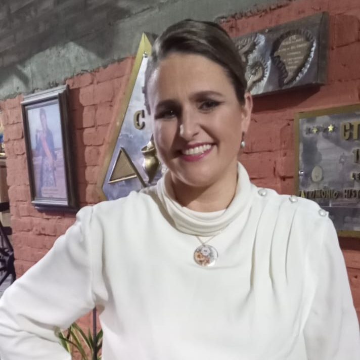 Elis Cristina Burgel Xavier | Diretora de Palco